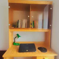 میز تحریر و کامپیوتر بهمراه کمد و کتابخانه