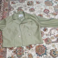 کت سبز زیبا دکمه طلایی
