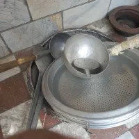 یک قابلمه سه آبکش ویک ماهی تابه و کفگیر اجاق گاز