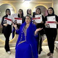 آموزش صفر تا صد ناخن در لاکانی با بهترین قیمت|خدمات آرایشگری و زیبایی|رشت, لاکانی|دیوار