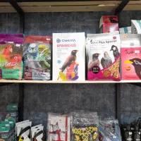 انواع ملزومات پرندگان زینتی دان ، قفس ، لانه و..