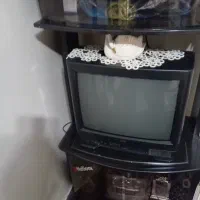 تلویزیون همراه با میز تلویزیون