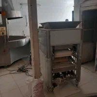 دو طبقه خانه مسکونی و یک طبقه نانوایی تجاری