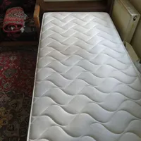 تخت چوبی یک نفره و تشک