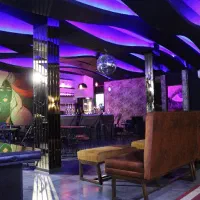 ۴۰۰مترمغازه تاپ لوکیشن مرداویج مناسب شرکت وفودکورت