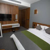 هتل / نوساز / سرویس حرم رایگان