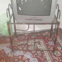 تلویزیون  با زیر تلویزیون