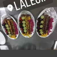 نیروی کار اقا یا خانم کار در تهیه غذا
