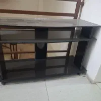 میز تلویزیون شیشه ای