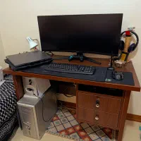 میز و صندلیِ کامپیوتر  کم کارکرد و در حد نو