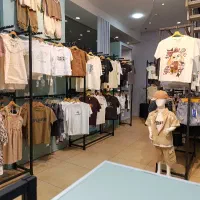 فروشنده پوشاک کودک