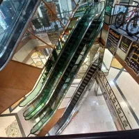 مغازه-تجاری-خیابان-ولیعصر