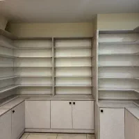 ویترین و قفسه فروشگاه