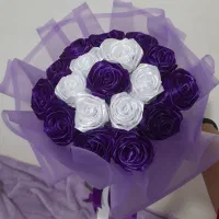 دسته گل زیبا به فروش میرسد.