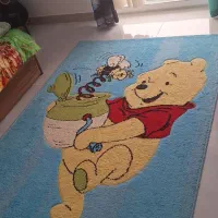 فرش اتاق کودک با پرده و روتختی