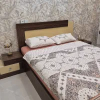 سرویس خواب دونفره همراه با پاتختی ها و میز آرایش