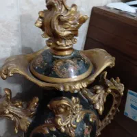 میز و گلدان