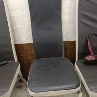 صندلی انتظار و آیینه کنسول