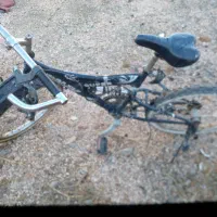 دو عدد دوچرخه|دوچرخه، اسکیت، اسکوتر|قلقل رود, |دیوار