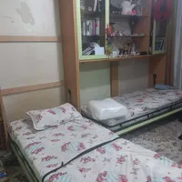 دو تخت کمجا یک‌نفره.ویترین و کتابخانه.در حد نو|تخت و سرویس خواب|تهران, سرتخت|دیوار