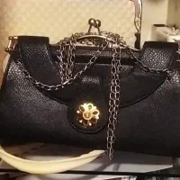 تعدادی مانتو وشال|لباس|الشتر, |دیوار