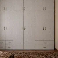 کمد دیواری وجا رختخوابی بزرگ وتمیزکشودار