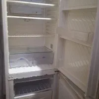یخچال درحدنو