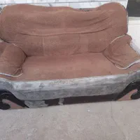 مبل راحتی قابل استفاده  ومیز ناهار خوری بدون صندلی