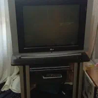 تلویزیون ومیز تلویزیون ویک دستگاه دیجیتال