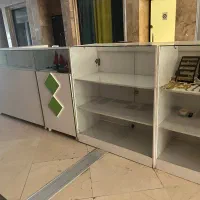 ویترین قفل دار