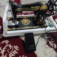 یک دستگاه چرخ خیاطی ساده دوز همراه دستگاه جادگمه