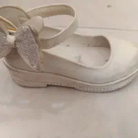کفش و لباس بچه