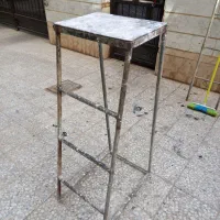 چهار پایه فلزی