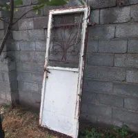 در آهنی  نفر رو همراه با چارچوبه صنایع سنگین