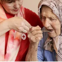 مراقب خانم برای سالمند خانم ۲۴ ساعته