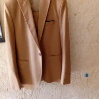 یک دست کت شلوار نو سایز ۴۶ تخفیف هم داره