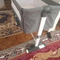 تخت کنارمادر به همراه روروک