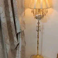 آباژور ایستاده