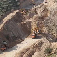 خاکبرداری و خاکریزی ، بیل لودر بلدوزر کمپرسی|خدمات حمل و نقل|شیراز, جمهوری|دیوار