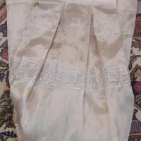 پرده حریری طلایی رنگ اتاق خواب کوچک