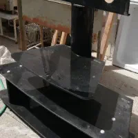 میز تلویزیون شیشه ای درجه یک واقعا در حد نو