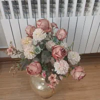 گل و گلدان