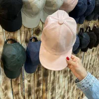 کلاه چرم طبیعی|لباس|شیروان (خراسان), |دیوار