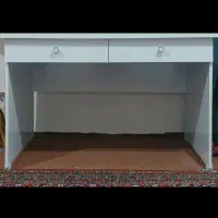 میز تحریر و کامپیوتر