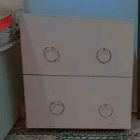 تخت و اینه کنسول و کنار تختی
