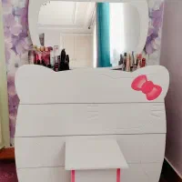 میزآرایش هلوکیتی