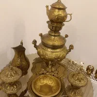 میز گرد برنجی