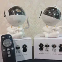 اسپیکر فضانورد نشسته و ایستاده