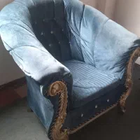 یک عدد مبل تکی آبی