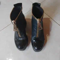 بوت کوتاه|کیف، کفش، کمربند|رویان, |دیوار